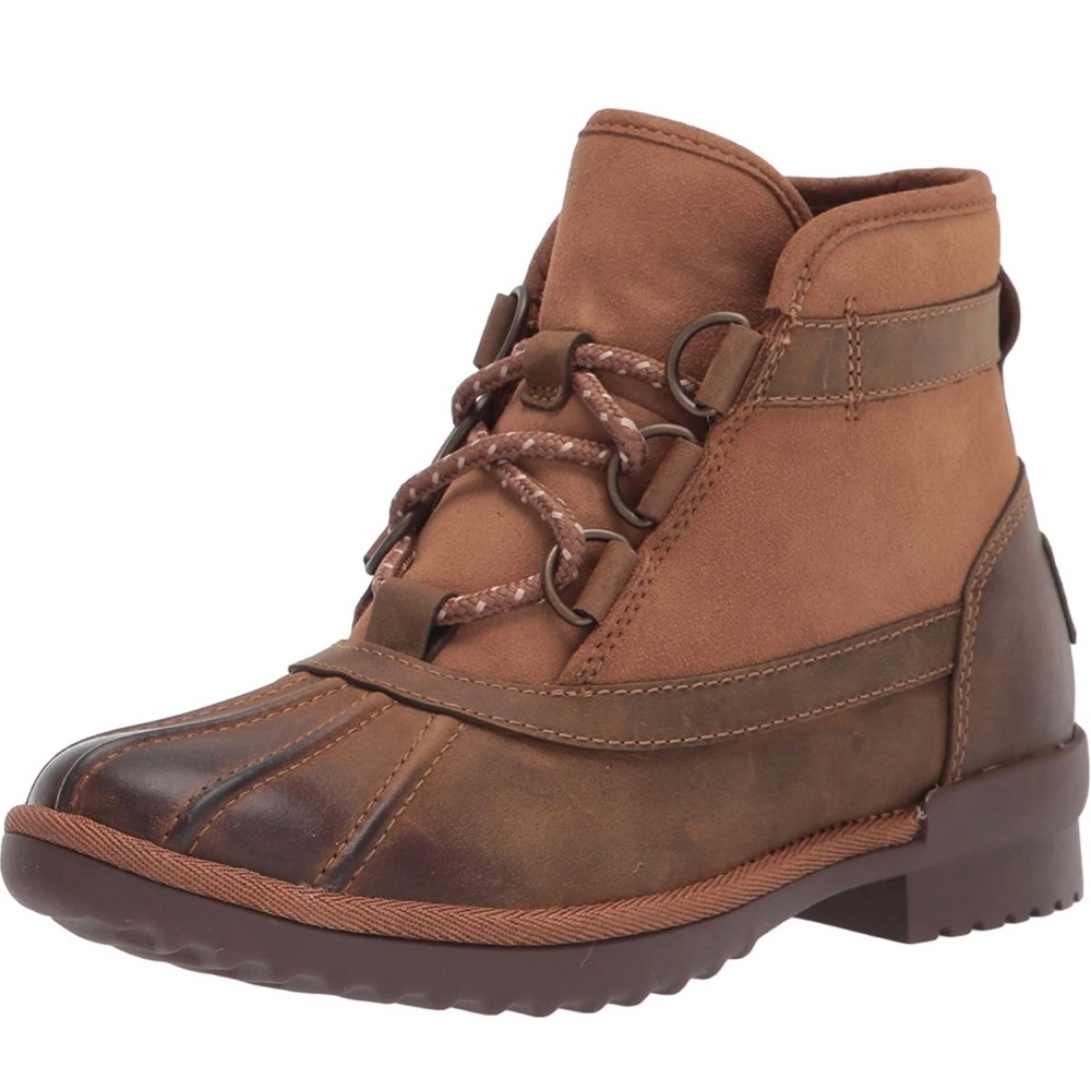 Boots UGG new without tag